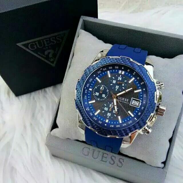 Guess W1047G2